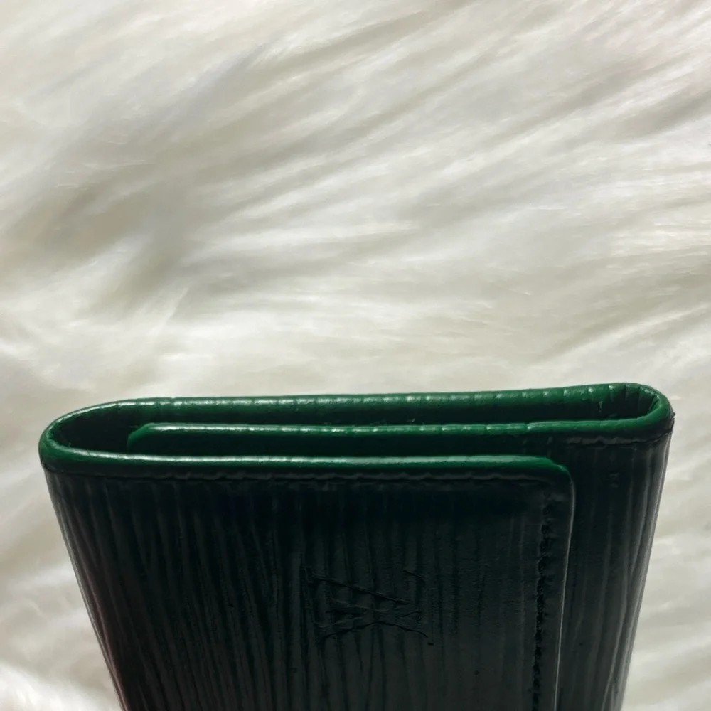 Louis Vuitton Green Epi Leather- Compact Key/Card Holder - Picture 9 of 12